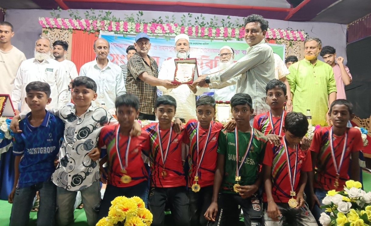 গোমস্তাপুরে কৃতি খেলোয়াড়দের সংবর্ধনা